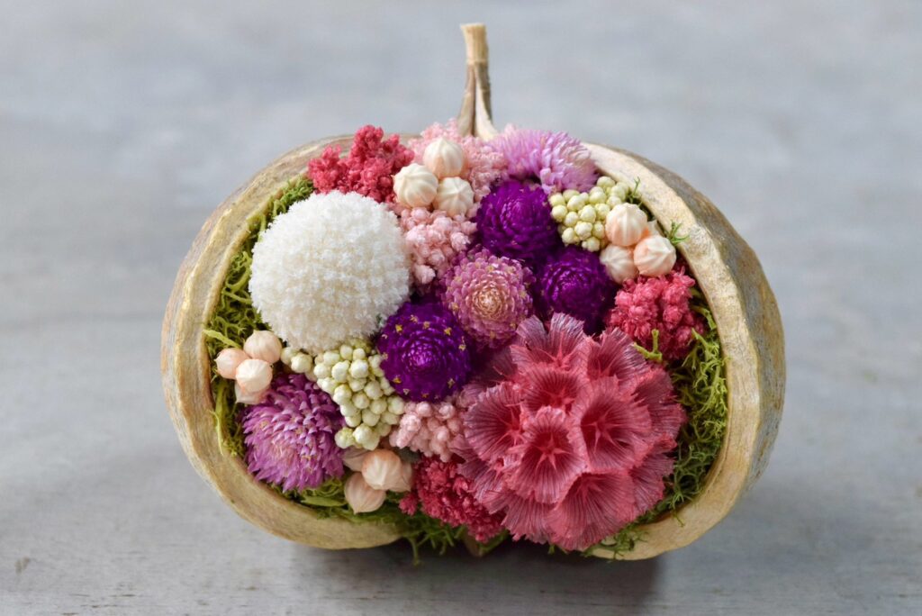東京の花屋。幸福をもたらすと言われる縁起物のブッダナッツを器にした叢屋Kusamurayaドライフラワーアレンジ 誕生日・記念日ギフトや自宅インテリアにおすすめ。