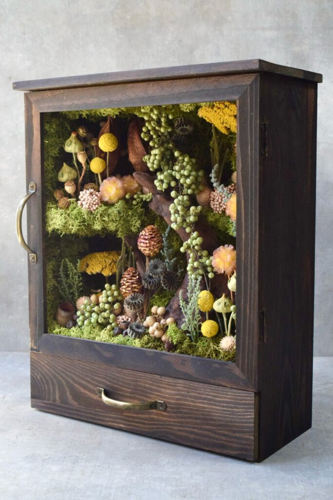 東京の花屋 叢屋Kusamurayaのドライフラワーインテリア雑貨。絵画のように壁掛けにして飾れる丸型のドライフラワー装花