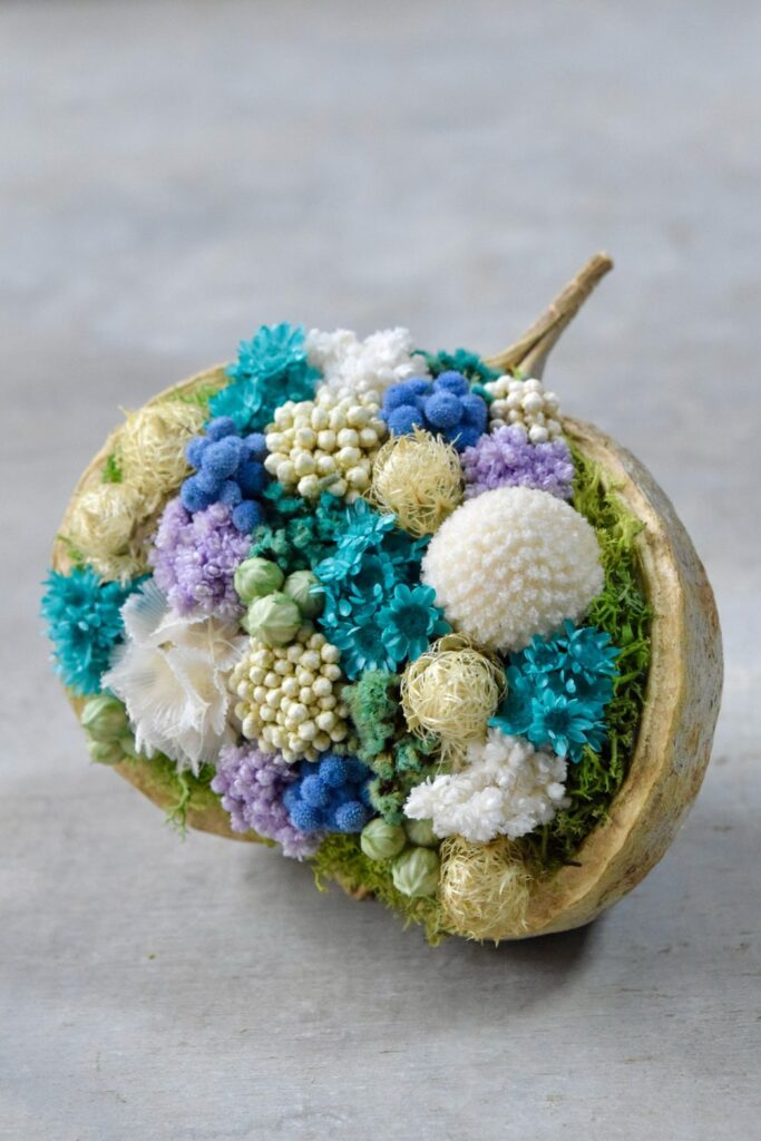 東京の花屋。幸福をもたらすと言われる縁起物のブッダナッツを器にした叢屋Kusamurayaドライフラワーアレンジ 誕生日・記念日ギフトや自宅インテリアにおすすめ。