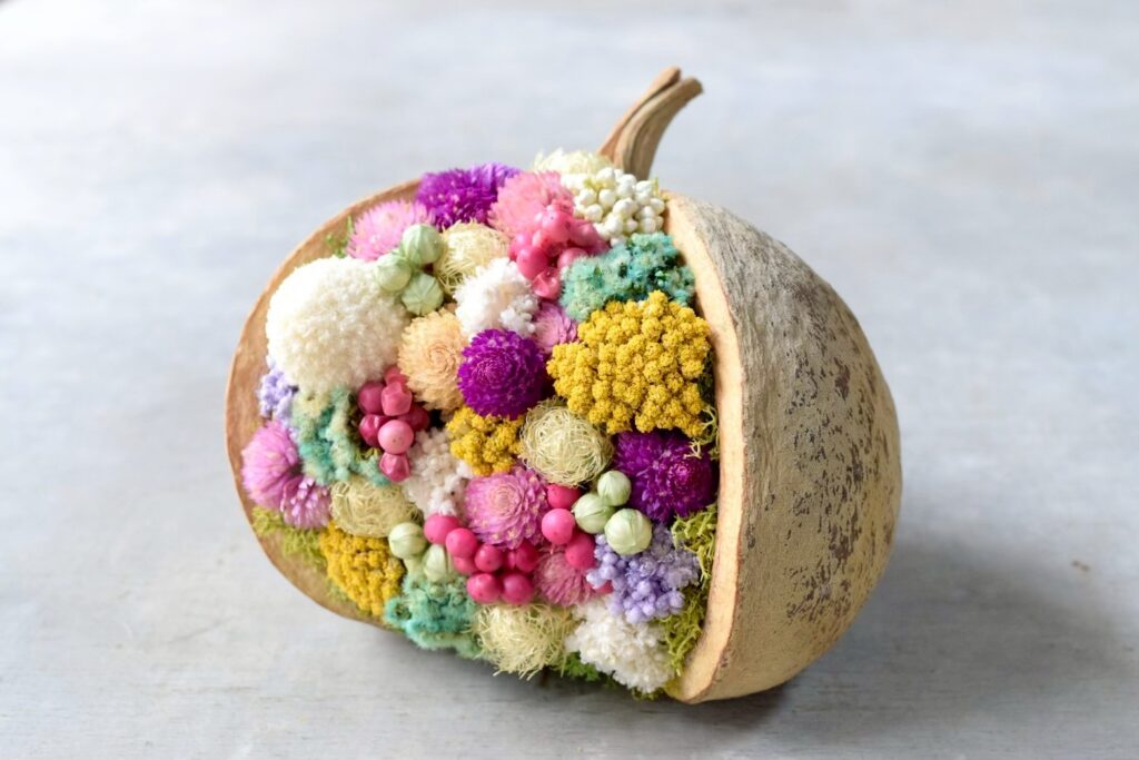 東京の花屋。幸福をもたらすと言われる縁起物のブッダナッツを器にした叢屋Kusamurayaドライフラワーアレンジ 誕生日・記念日ギフトや自宅インテリアにおすすめ。