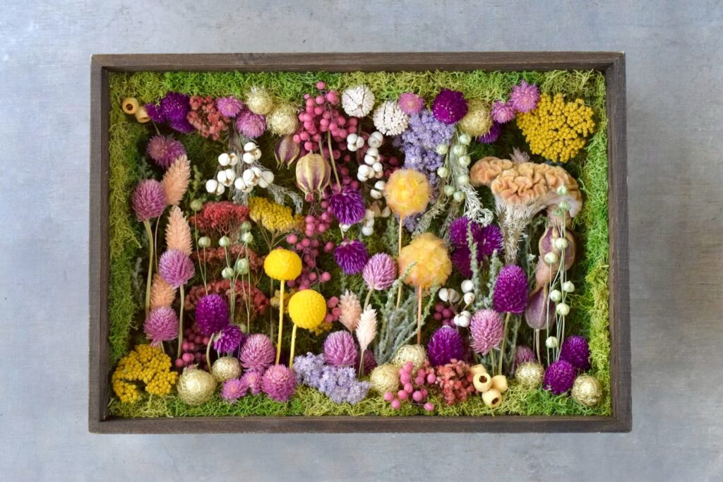 東京の花屋 叢屋Kusamurayaのドライフラワーインテリア雑貨。アンティーク調の木製フレーム(ウッドボックス)を使った、自宅用やギフト用に人気のアレンジメント。