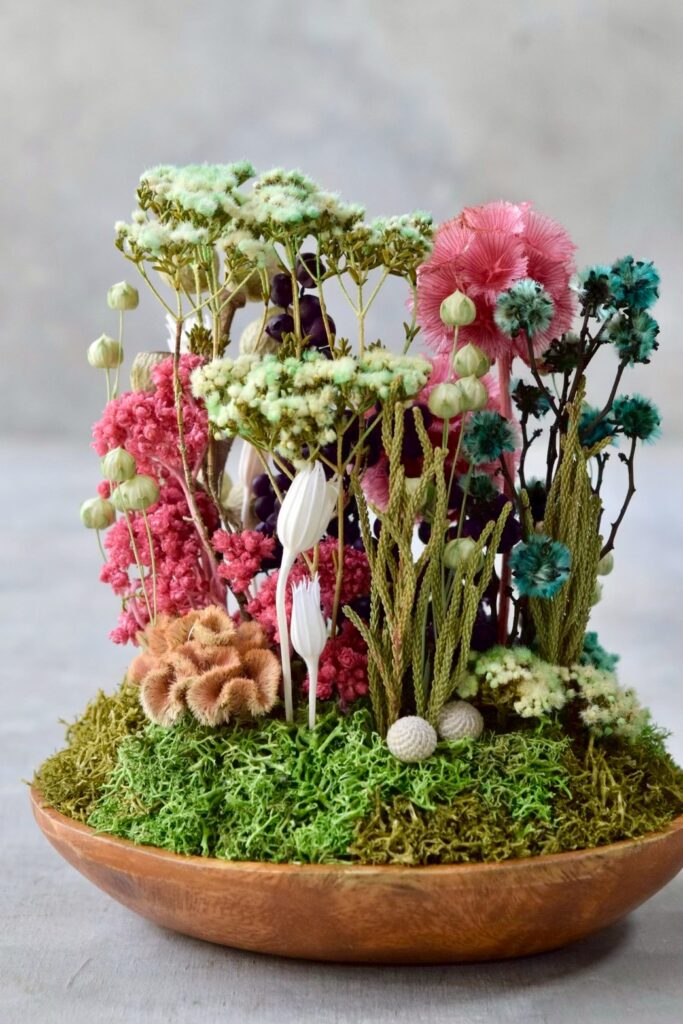 東京の花屋 叢屋Kusamurayaのドライフラワーインテリア雑貨。アンティーク調の木皿(ウッドプレート)を使った、自宅用やギフト用に人気のアレンジメント。