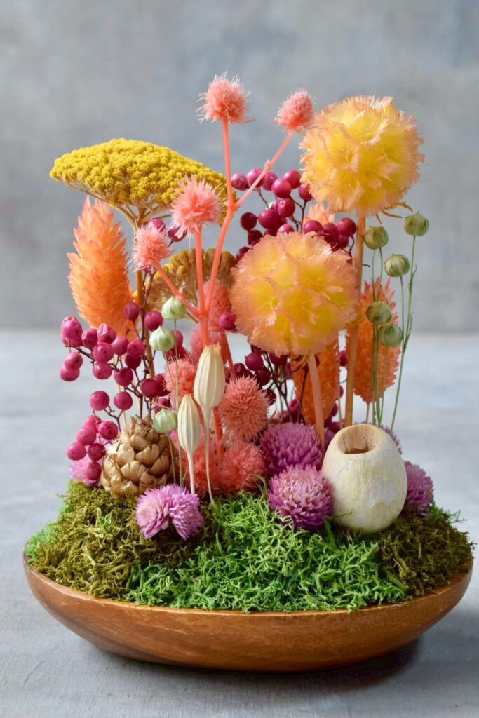 東京の花屋 叢屋Kusamurayaのドライフラワーインテリア雑貨。アンティーク調の木皿(ウッドプレート)を使った、自宅用やギフト用に人気のアレンジメント。