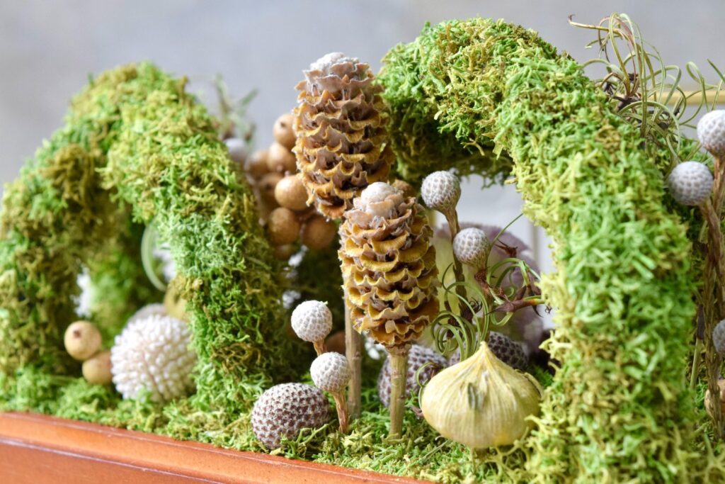 東京の花屋 叢屋Kusamurayaのドライフラワーインテリア雑貨。アンティーク調ガラスケース入りで、自宅用やギフト用に人気のアレンジメント。