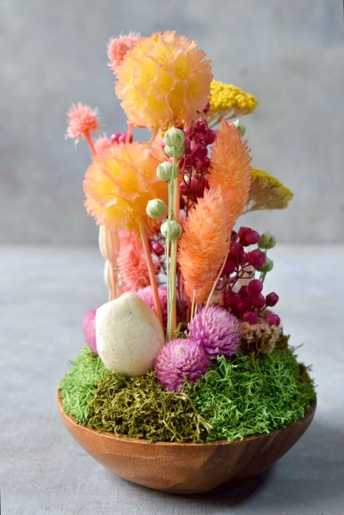 東京の花屋 叢屋Kusamurayaのドライフラワーインテリア雑貨。アンティーク調の木皿(ウッドプレート)を使った、自宅用やギフト用に人気のアレンジメント。