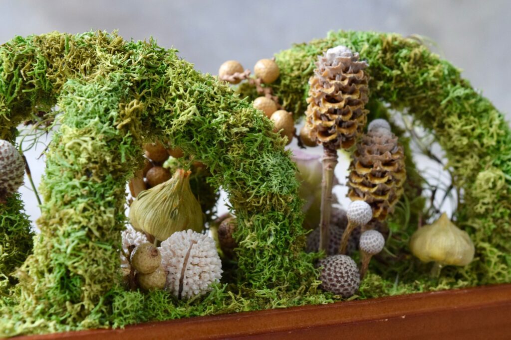 東京の花屋 叢屋Kusamurayaのドライフラワーインテリア雑貨。アンティーク調ガラスケース入りで、自宅用やギフト用に人気のアレンジメント。