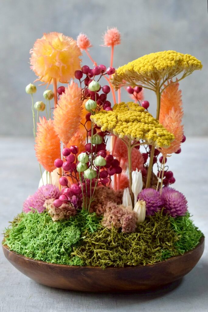 東京の花屋 叢屋Kusamurayaのドライフラワーインテリア雑貨。アンティーク調の木皿(ウッドプレート)を使った、自宅用やギフト用に人気のアレンジメント。