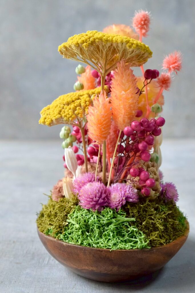 東京の花屋 叢屋Kusamurayaのドライフラワーインテリア雑貨。アンティーク調の木皿(ウッドプレート)を使った、自宅用やギフト用に人気のアレンジメント。