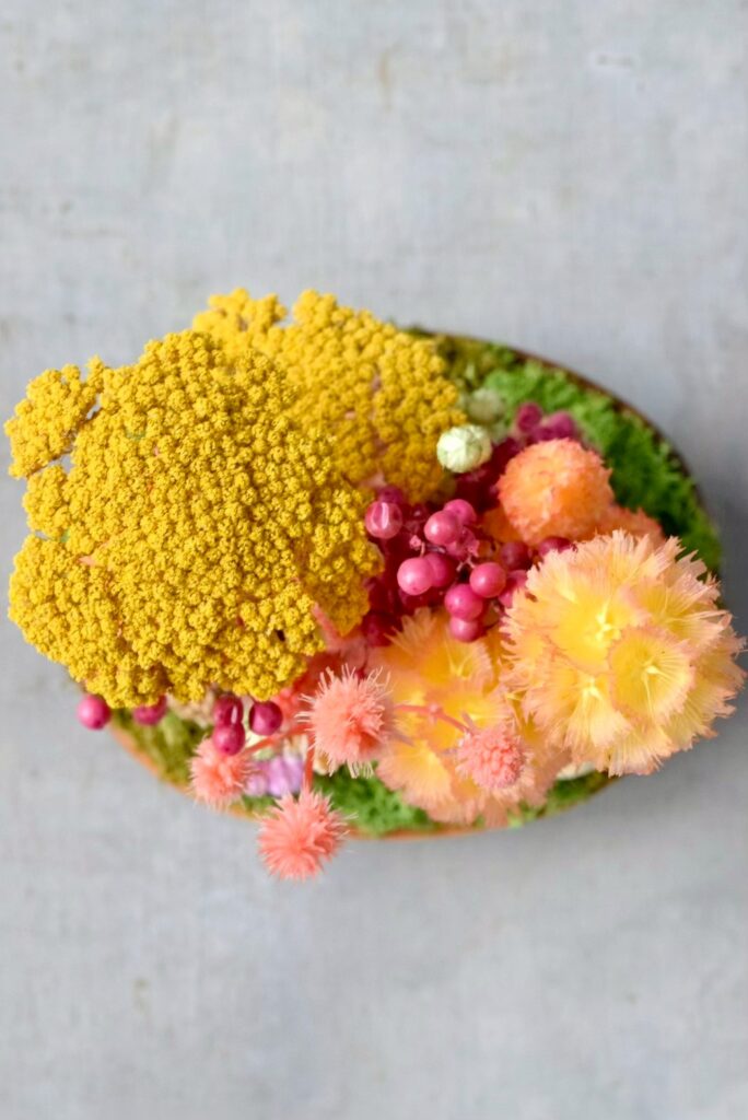 東京の花屋 叢屋Kusamurayaのドライフラワーインテリア雑貨。アンティーク調の木皿(ウッドプレート)を使った、自宅用やギフト用に人気のアレンジメント。