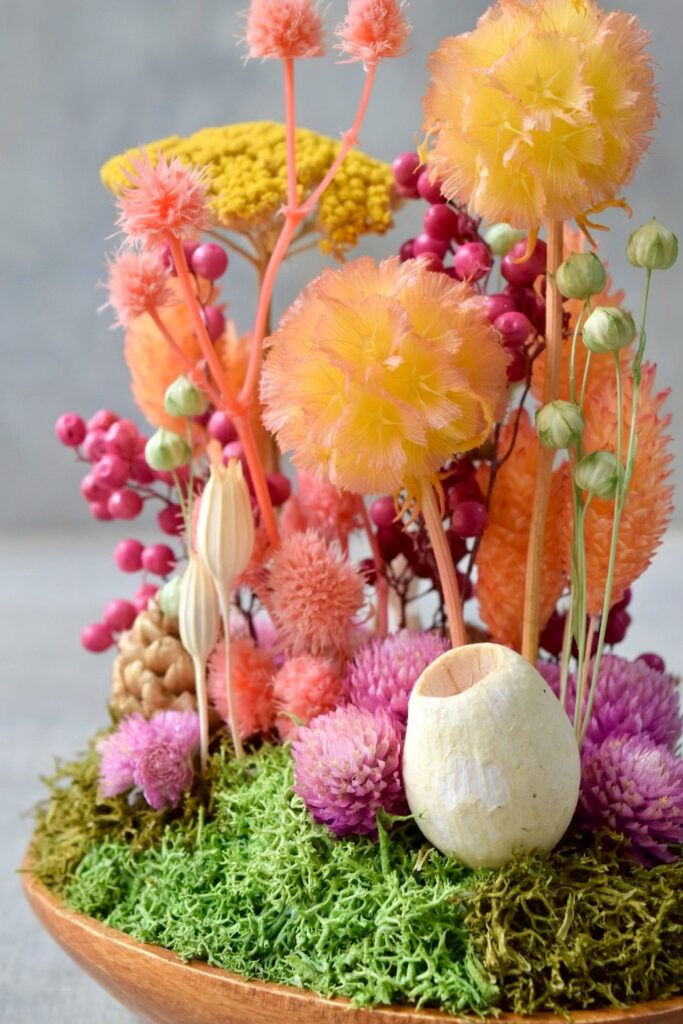 東京の花屋 叢屋Kusamurayaのドライフラワーインテリア雑貨。アンティーク調の木皿(ウッドプレート)を使った、自宅用やギフト用に人気のアレンジメント。