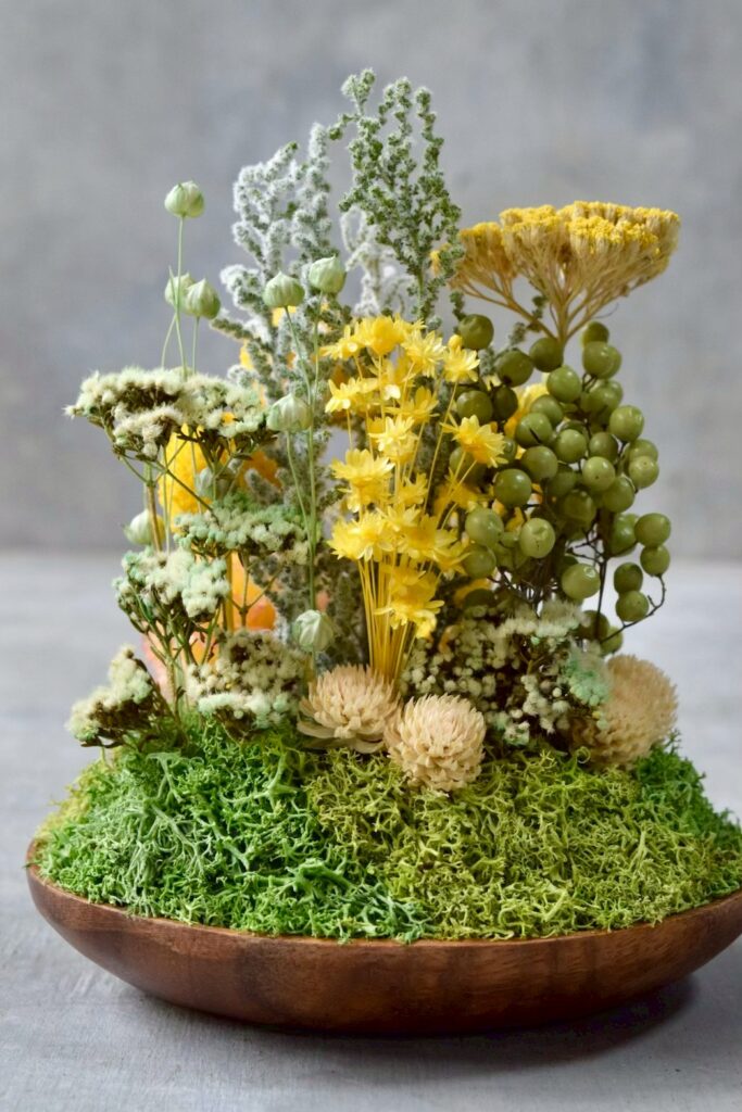 東京の花屋 叢屋Kusamurayaのドライフラワーインテリア雑貨。アンティーク調の木皿(ウッドプレート)を使った、自宅用やギフト用に人気のアレンジメント。