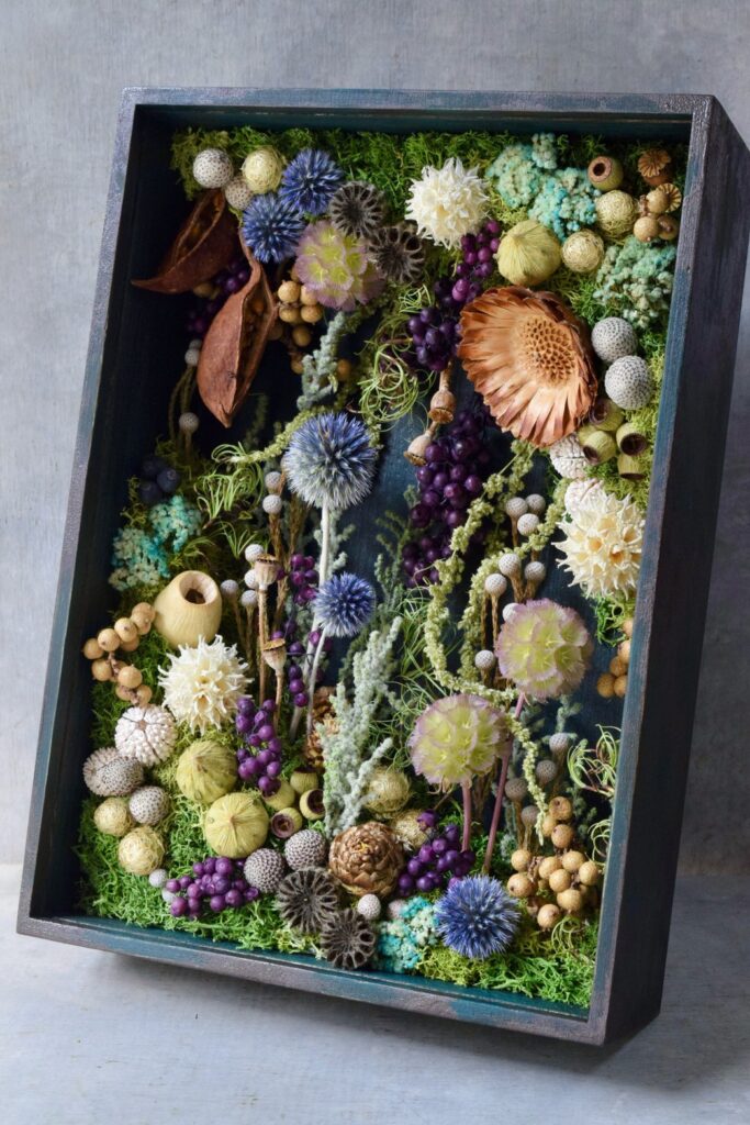 東京の花屋 叢屋Kusamurayaのドライフラワーインテリア雑貨。アンティーク調の木製フレーム(ウッドボックス)を使った、自宅用やギフト用に人気のアレンジメント。