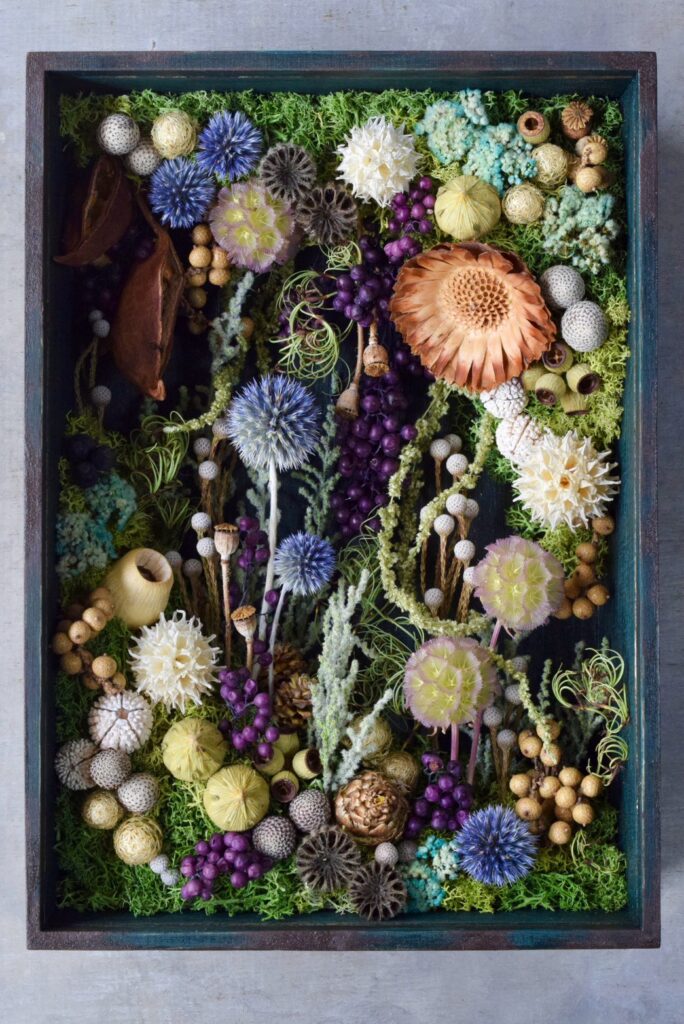 東京の花屋 叢屋Kusamurayaのドライフラワーインテリア雑貨。アンティーク調の木製フレーム(ウッドボックス)を使った、自宅用やギフト用に人気のアレンジメント。