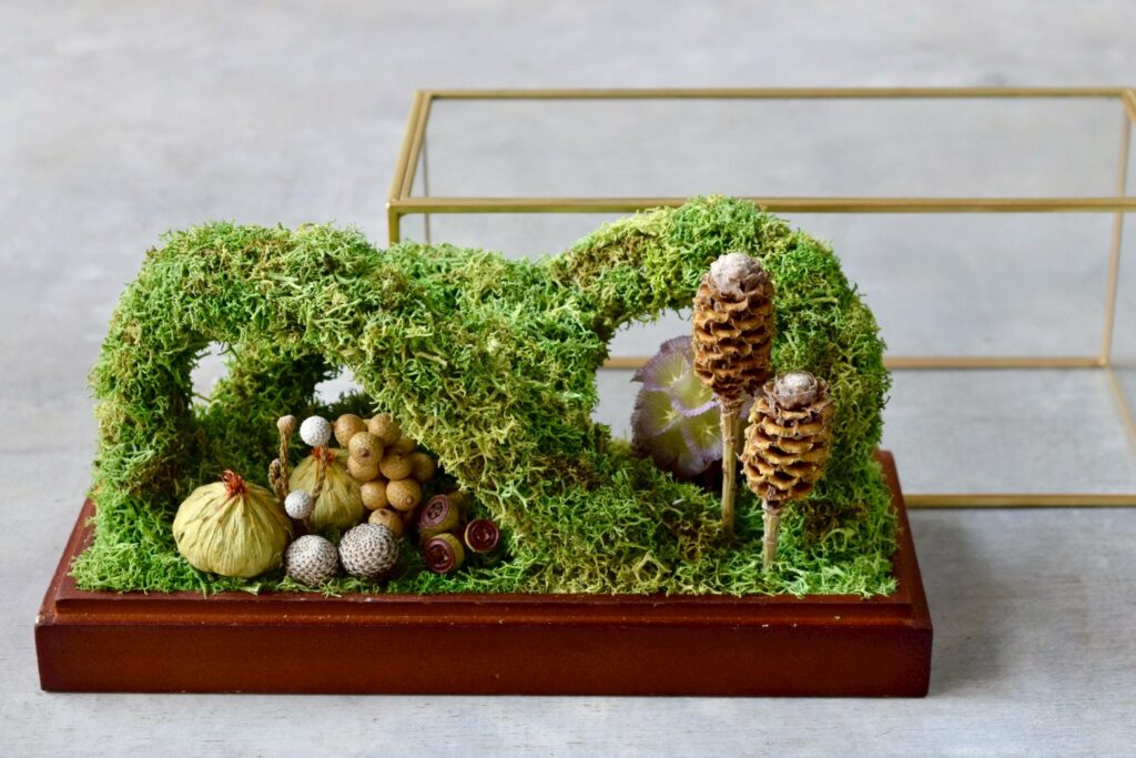 東京の花屋 叢屋Kusamurayaのドライフラワーインテリア雑貨。アンティーク調ガラスケース入りで、自宅用やギフト用に人気のアレンジメント。