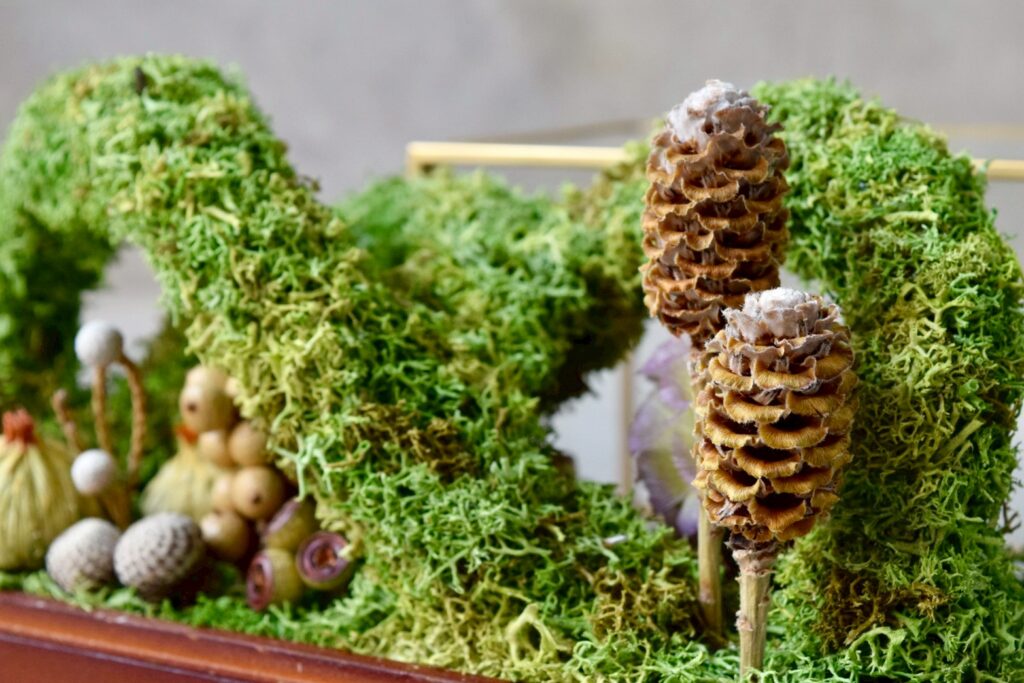 東京の花屋 叢屋Kusamurayaのドライフラワーインテリア雑貨。アンティーク調ガラスケース入りで、自宅用やギフト用に人気のアレンジメント。