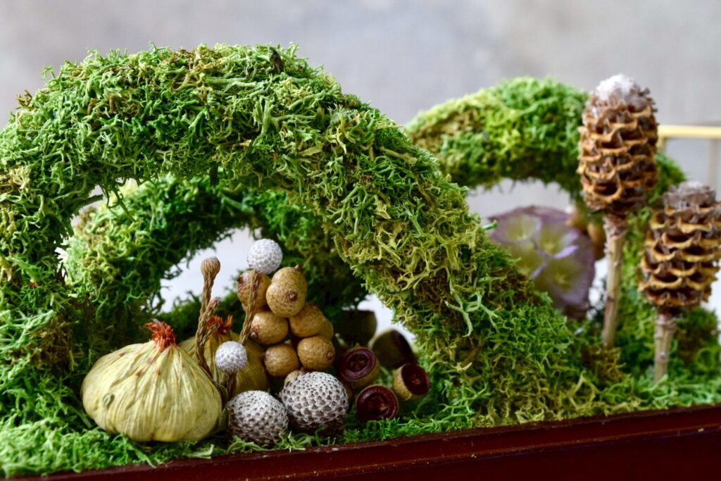 東京の花屋 叢屋Kusamurayaのドライフラワーインテリア雑貨。アンティーク調ガラスケース入りで、自宅用やギフト用に人気のアレンジメント。