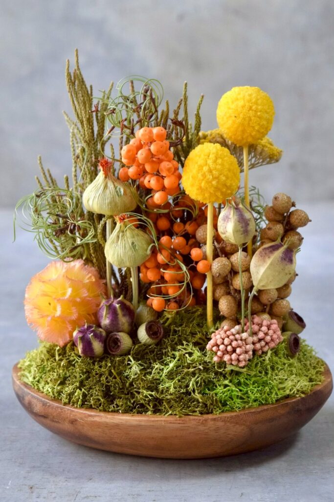 東京の花屋 叢屋Kusamurayaのドライフラワーインテリア雑貨。アンティーク調の木皿(ウッドプレート)を使った、自宅用やギフト用に人気のアレンジメント。