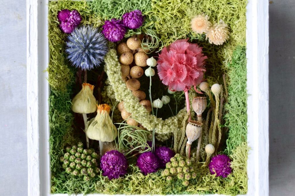 東京の花屋 叢屋Kusamurayaのドライフラワーインテリア雑貨。アンティーク調の木製フレーム入りで、自宅用やギフト用に人気のアレンジメント。