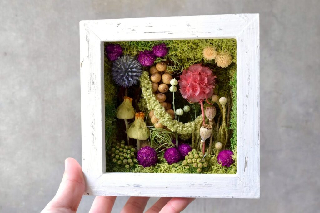 東京の花屋 叢屋Kusamurayaのドライフラワーインテリア雑貨。アンティーク調の木製フレーム入りで、自宅用やギフト用に人気のアレンジメント。