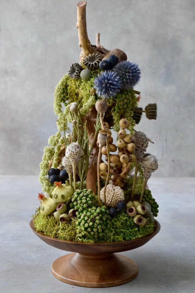 東京の花屋 叢屋Kusamurayaのドライフラワーインテリア雑貨。アンティーク調の木皿(ウッドプレート)を使った、自宅用やギフト用に人気のアレンジメント。