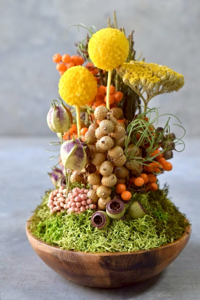 東京の花屋 叢屋Kusamurayaのドライフラワーインテリア雑貨。アンティーク調の木皿(ウッドプレート)を使った、自宅用やギフト用に人気のアレンジメント。