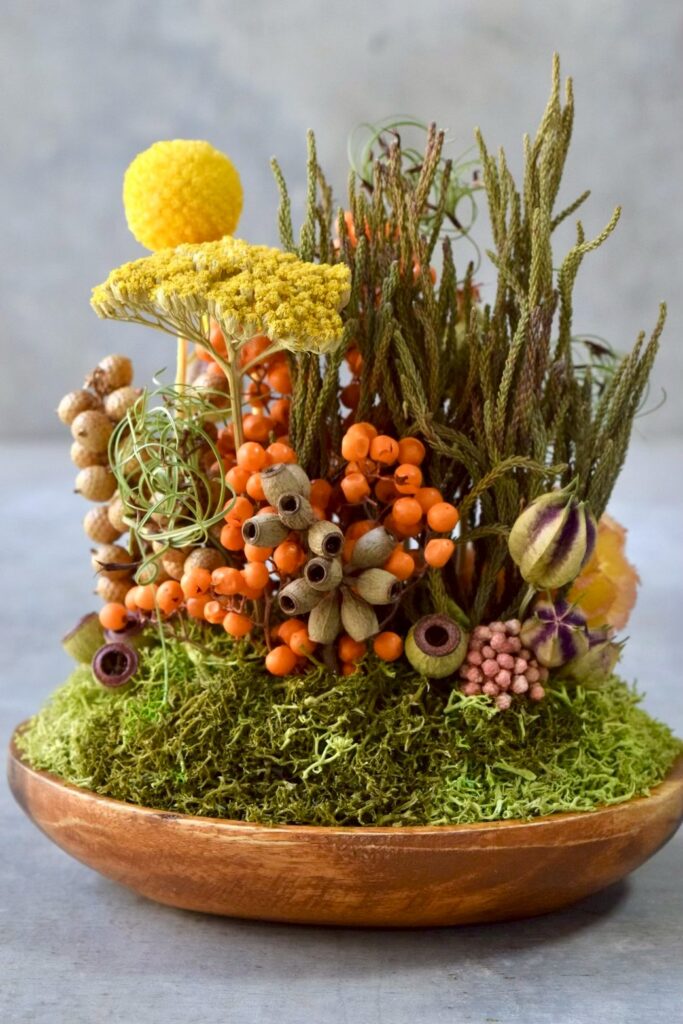 東京の花屋 叢屋Kusamurayaのドライフラワーインテリア雑貨。アンティーク調の木皿(ウッドプレート)を使った、自宅用やギフト用に人気のアレンジメント。