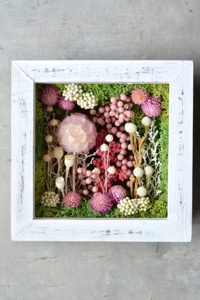 東京の花屋 叢屋Kusamurayaのドライフラワーインテリア雑貨。アンティーク調の木製フレーム入りで、自宅用やギフト用に人気のアレンジメント。
