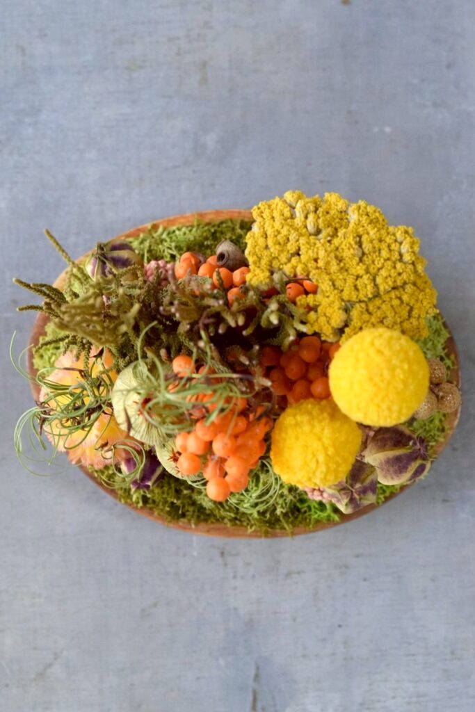 東京の花屋 叢屋Kusamurayaのドライフラワーインテリア雑貨。アンティーク調の木皿(ウッドプレート)を使った、自宅用やギフト用に人気のアレンジメント。