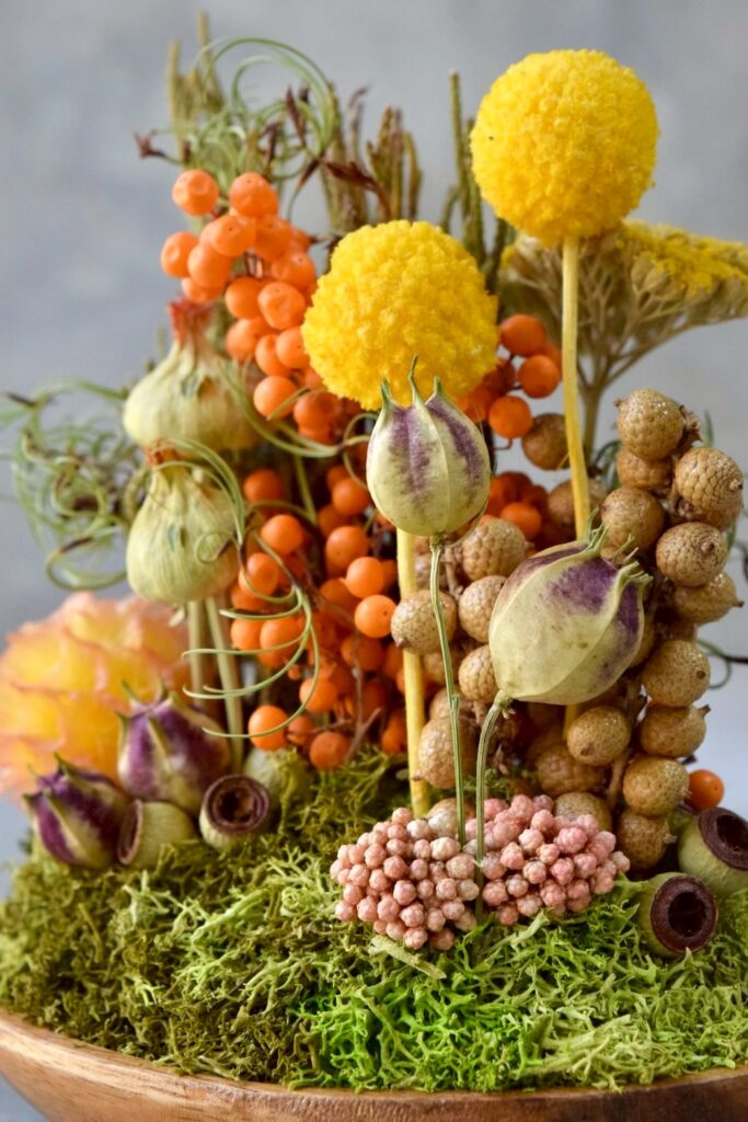 東京の花屋 叢屋Kusamurayaのドライフラワーインテリア雑貨。アンティーク調の木皿(ウッドプレート)を使った、自宅用やギフト用に人気のアレンジメント。