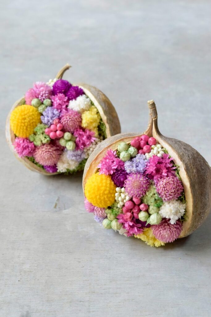 東京の花屋『叢屋kusamuraya』が手がける幸福をもたらすと言われる縁起物のブッダナッツを器にしたドライフラワーアレンジ