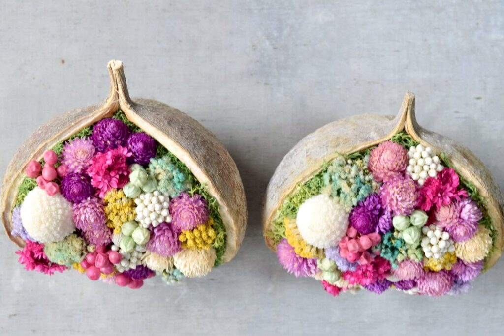 東京の花屋『叢屋kusamuraya』が手がける幸福をもたらすと言われる縁起物のブッダナッツを器にしたドライフラワーアレンジ