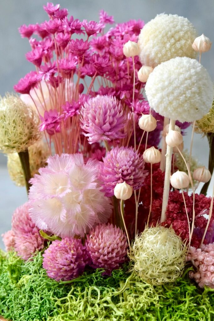 東京の花屋 叢屋Kusamurayaのドライフラワーインテリア雑貨。アンティーク調の木皿(ウッドプレート)を使った、自宅用やギフト用に人気のアレンジメント。