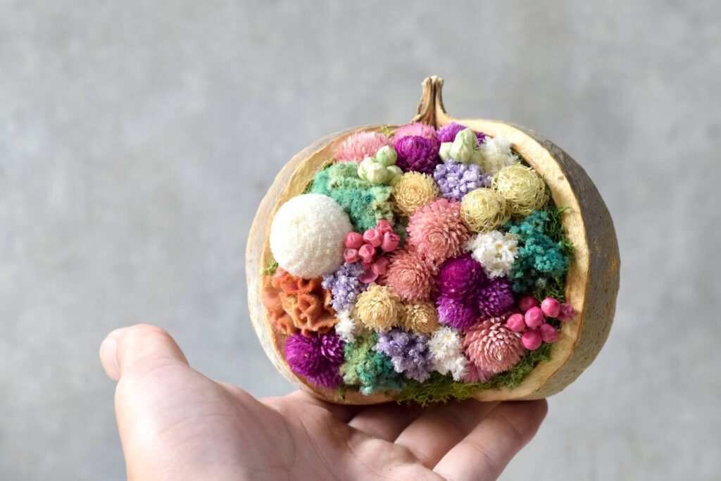 東京の花屋。幸福をもたらすと言われる縁起物のブッダナッツを器にした叢屋Kusamurayaドライフラワーアレンジ 誕生日・記念日ギフトや自宅インテリアにおすすめ。