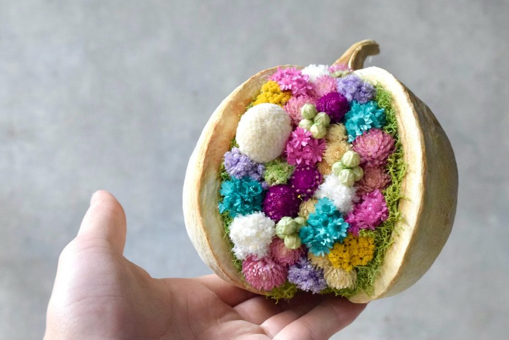東京の花屋。幸福をもたらすと言われる縁起物のブッダナッツを器にした叢屋Kusamurayaドライフラワーアレンジ 誕生日・記念日ギフトや自宅インテリアにおすすめ。